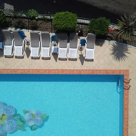 Отель Splendid Palace Лимоне-суль-Гарда