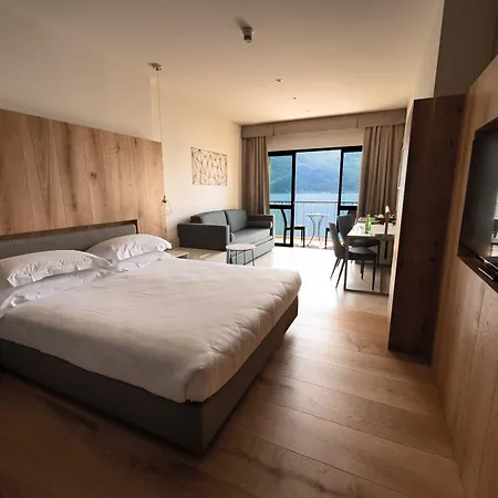 Splendid Palace 4* Limone sul Garda