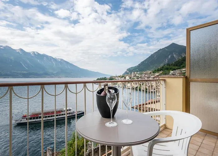 Splendid Palace 4* Limone sul Garda
